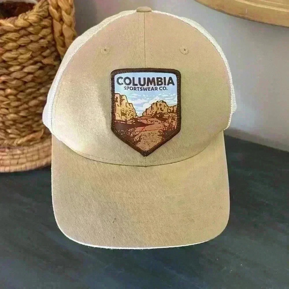 Columbia Vintage Trucker Tan & white  hat
L/XL - Picture 1 of 4